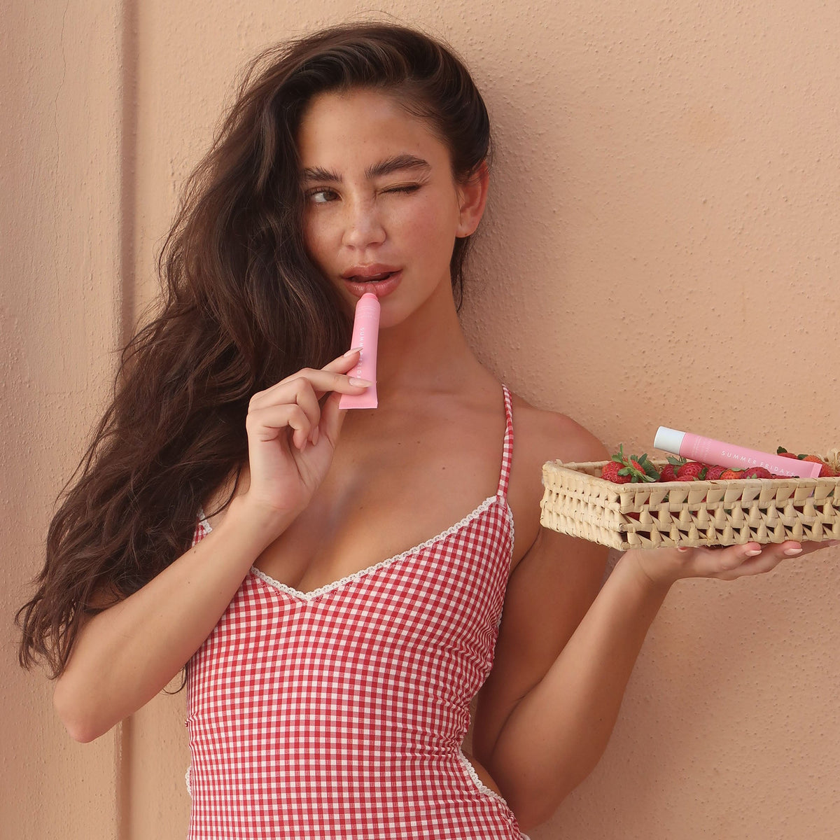lip-butter-balm-strawberry-soft-serve-x6 LBBStrawberrySoftServe-Cristina.jpg
